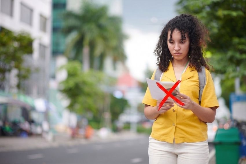Flyer Werbung wird ignoriert im öffentlichen Raum